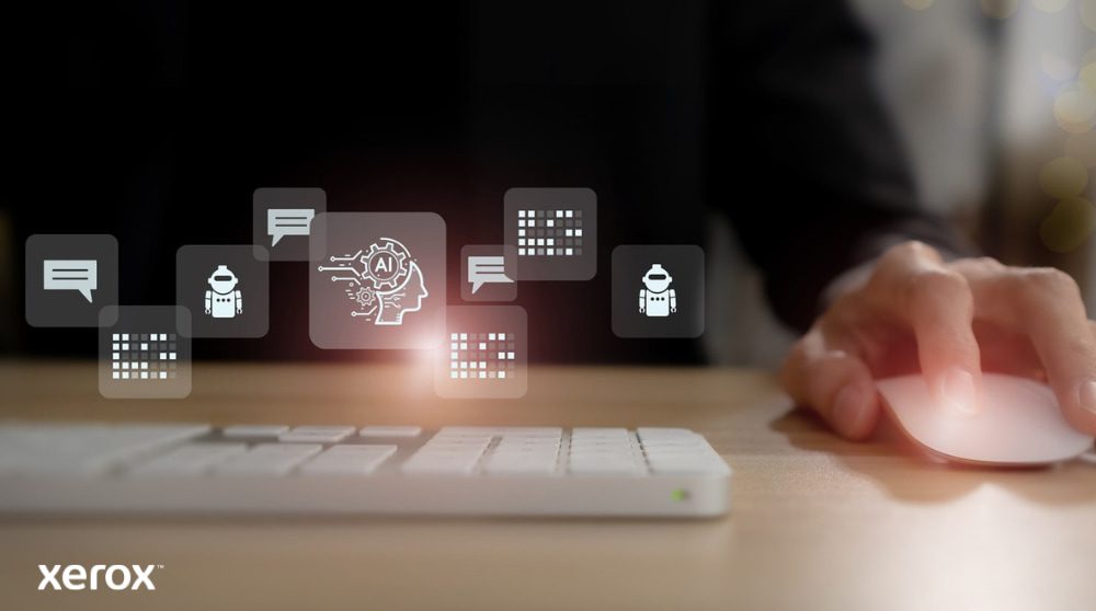 Die Hand einer Person liegt auf einer Computermaus, über der Tastatur schweben abstrakte leuchtende Symbole aus den Bereichen Kommunikation, KI und Datenverarbeitung, die intelligente Dokumentfunktionen darstellen.